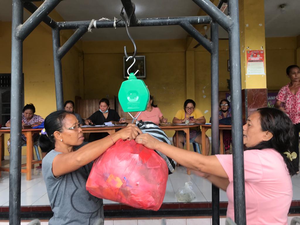 Kegiatan Bank Sampah Banjar Meranggi Desa Pandak Bandung